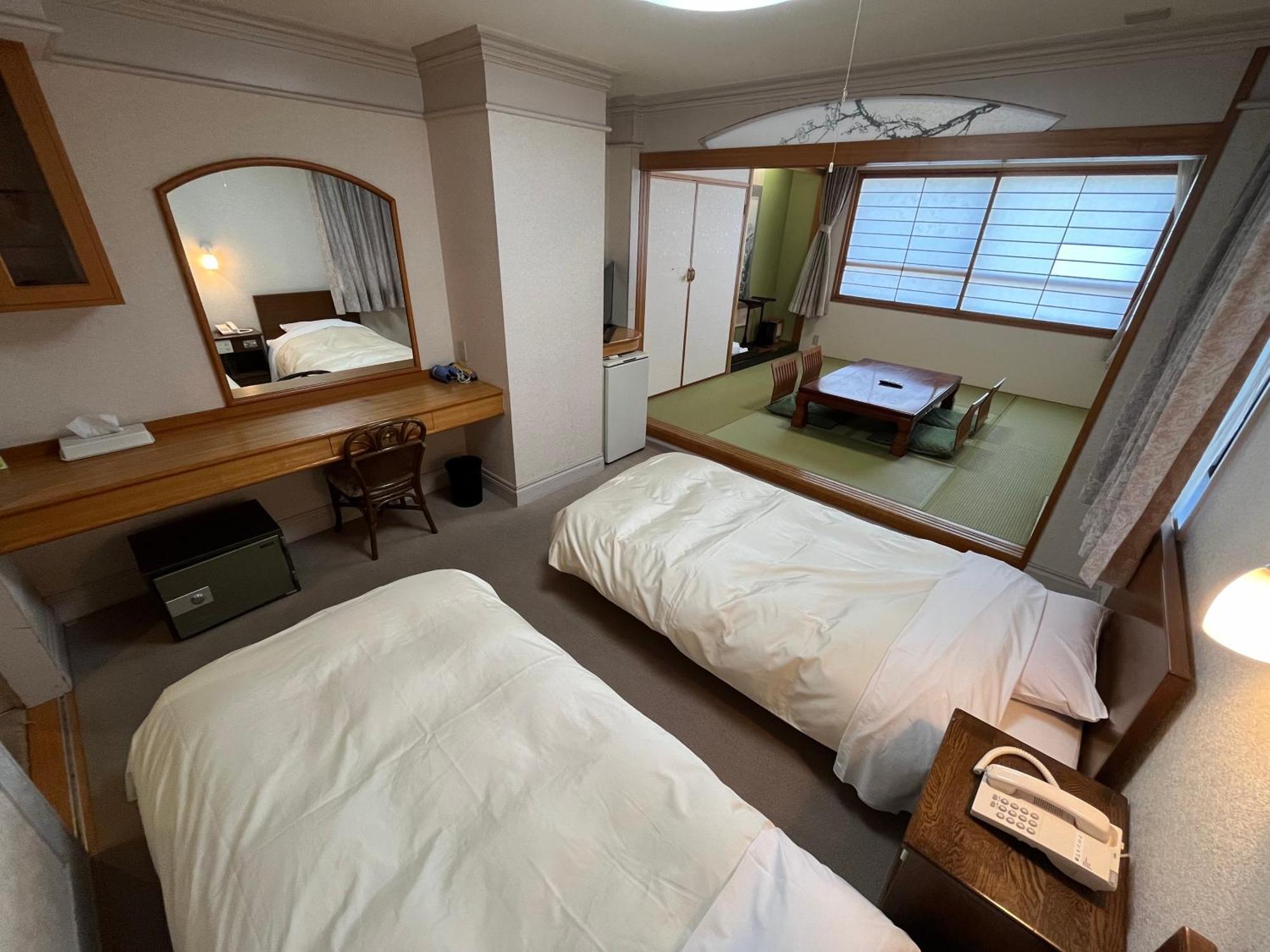Hotel Marsh Land